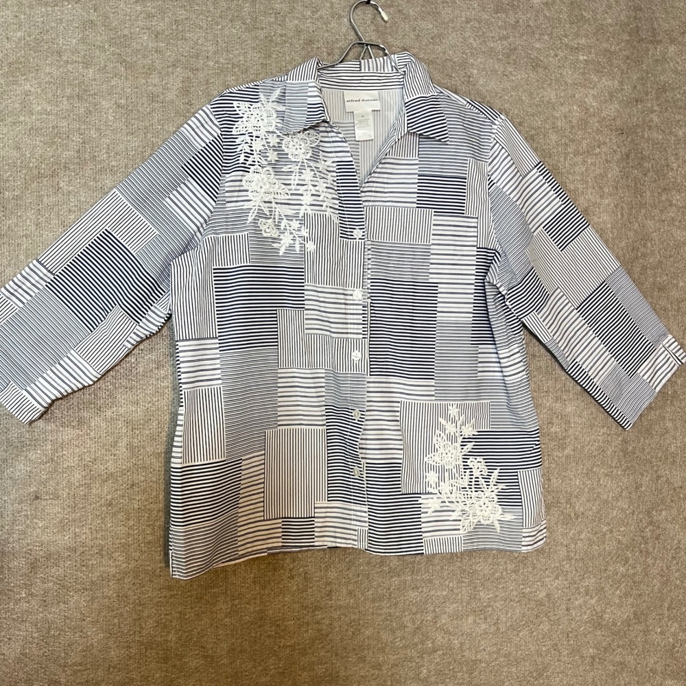 Alfred Dunner Button Up Shirt Womens Medium Blue White Patchwork Floral Coastal
